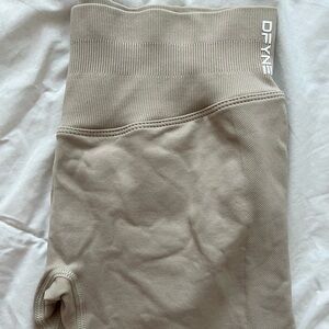 Dfyne impact shorts size small new tan / taupe